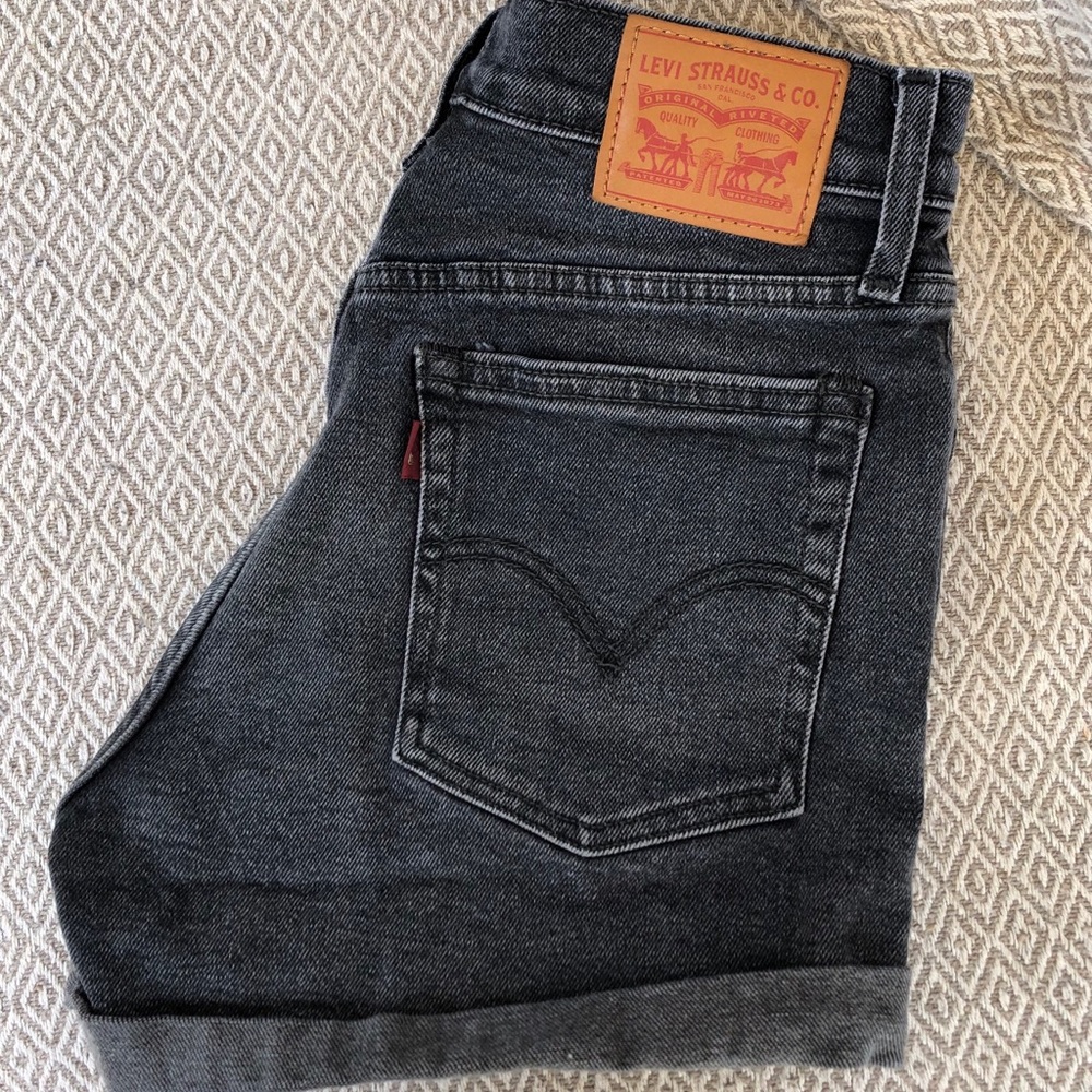 Levi’s High Waisted Black Washed Shorts
